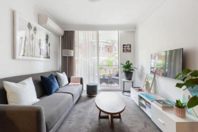 Harbourside Style, 2 Bed, A/C, Pool -Elizabeth Bay, Sydney